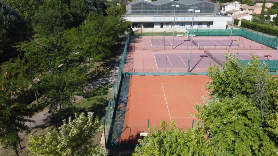Complexe sport terrains tennis extérieurs et couverts